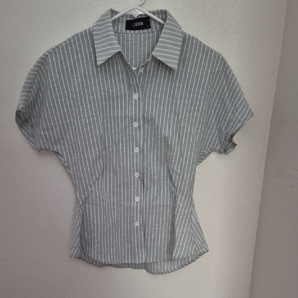 Cider Vertical Stripe Short-Sleeve Button Shirt in Gray and White